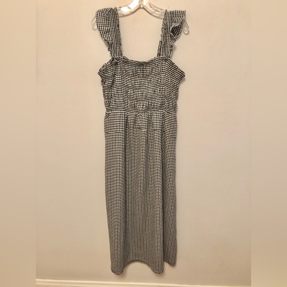 Old Navy Dresses & Skirts - Old Navy Long Navy Blue Gingham Smocked Maxi Dress with Ruffle straps size XL